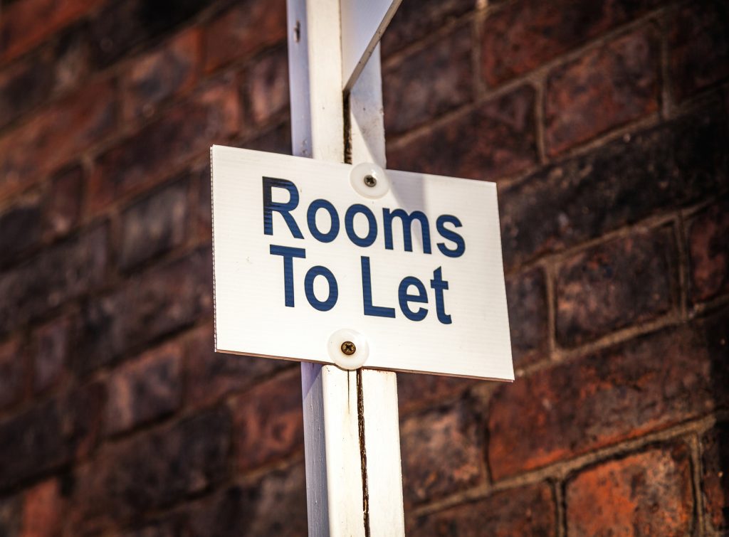 Rooms to let sign